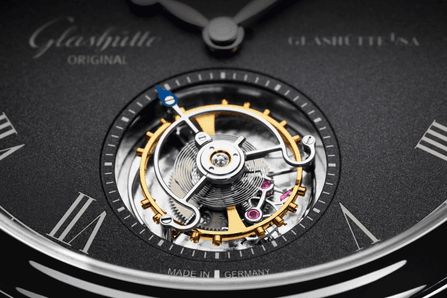 GLASHÜTTE ORIGINAL Senator – řady plné komplikací